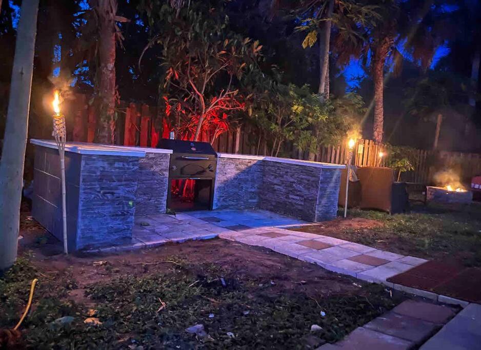 Villa Poolside Cocoa Oasis W/ Tiki Bar! à Frontenac Extérieur photo